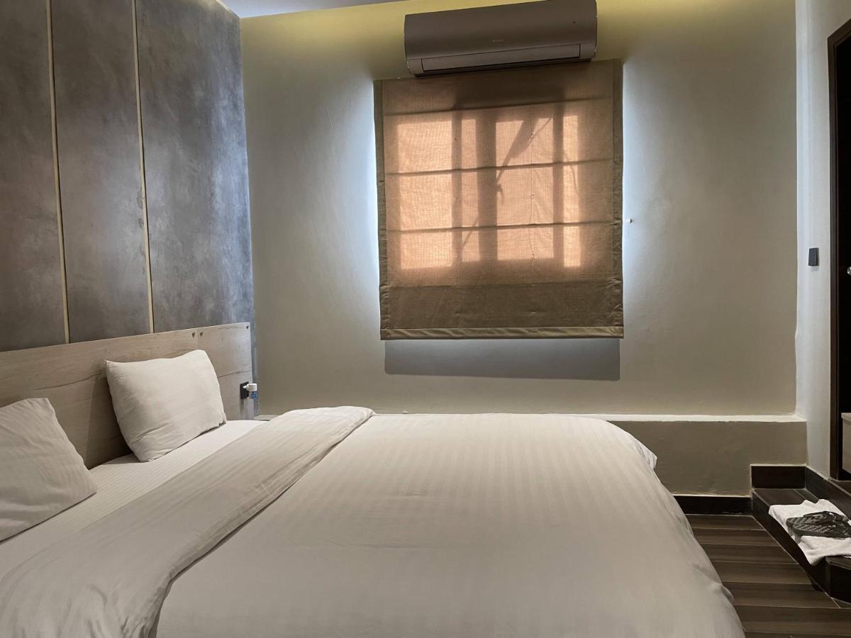 Hamsun Suites  Karatschi Exterior foto