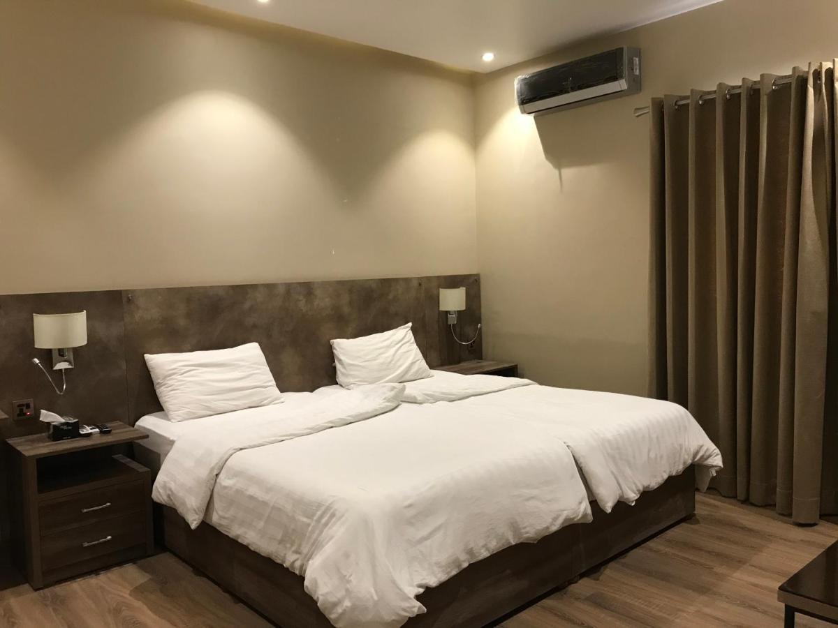 Hamsun Suites  Karatschi Exterior foto