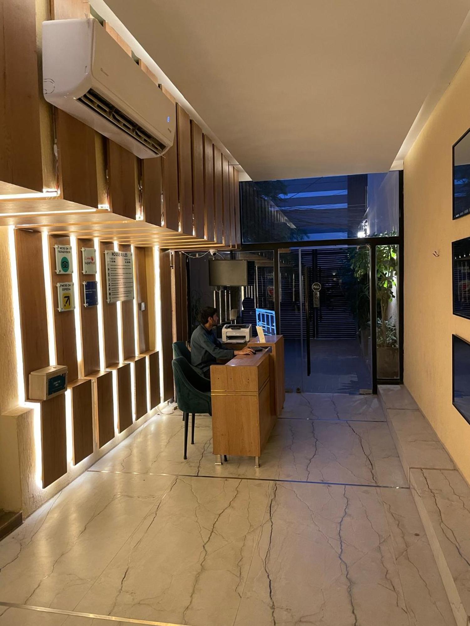 Hamsun Suites  Karatschi Exterior foto